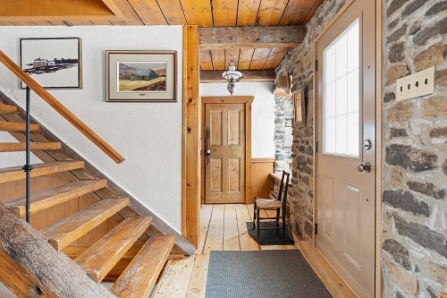 Hall d'entrée/Vestibule - 8 Rue Des Sarcelles, Beaupré, QC - Indoor Photo Showing Other Room