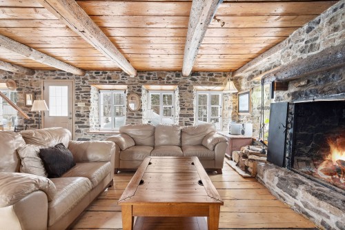Salon - 8 Rue Des Sarcelles, Beaupré, QC - Indoor Photo Showing Living Room With Fireplace