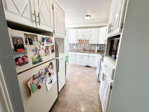 6 Pine Crescent, Red Lake, ON - Indoor Photo Showing Kitchen