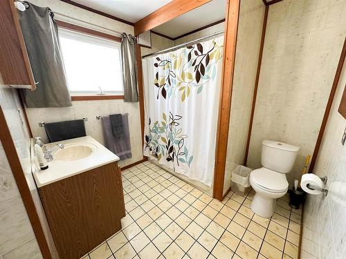 6 Pine Crescent, Red Lake, ON - Indoor Photo Showing Bathroom