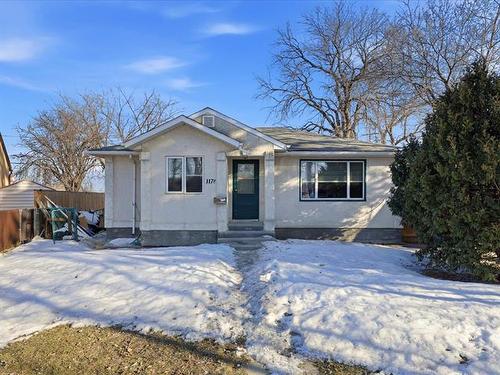 1178 McCalman AVE  Winnipeg, MB R2L 1M9