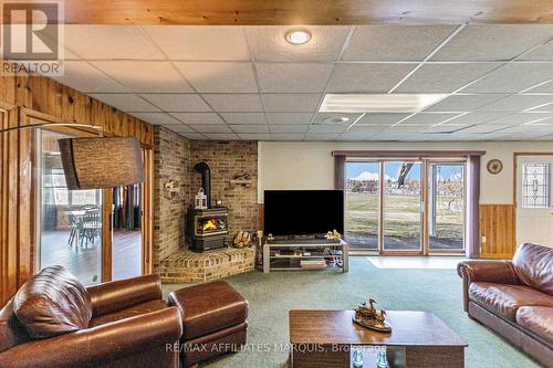 74 Colonel By Crescent, Smiths Falls, ON - Indoor Photo Showing Living Room