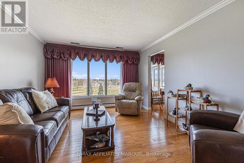 74 Colonel By Crescent, Smiths Falls, ON - Indoor Photo Showing Living Room