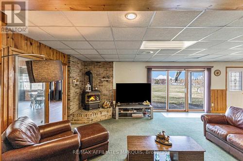 74 Colonel By Crescent, Smiths Falls, ON - Indoor Photo Showing Living Room