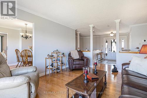 74 Colonel By Crescent, Smiths Falls, ON - Indoor Photo Showing Living Room