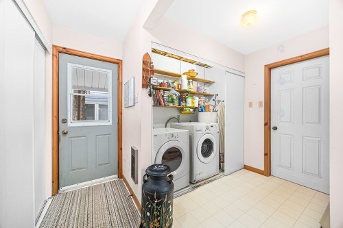 Salle de lavage - 9 Av. Woodlawn, Bristol, QC - Indoor Photo Showing Laundry Room