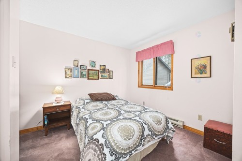 Chambre à coucher - 9 Av. Woodlawn, Bristol, QC - Indoor Photo Showing Bedroom