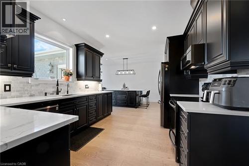 1295 Sheffield Road, Cambridge, ON - Indoor Photo Showing Kitchen With Upgraded Kitchen
