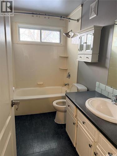 3214 33Rd Street W, Saskatoon, SK - Indoor Photo Showing Bathroom