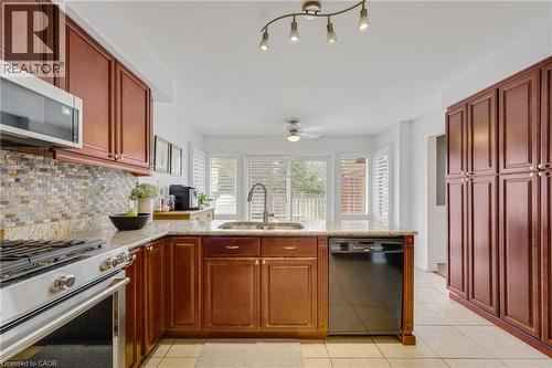 2051 Deer Run Avenue, Burlington, ON - Indoor Photo Showing Kitchen