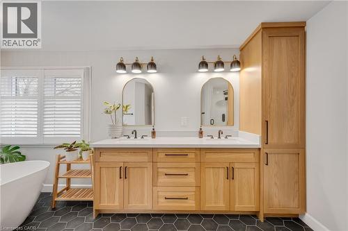 2051 Deer Run Avenue, Burlington, ON - Indoor Photo Showing Bathroom