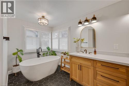2051 Deer Run Avenue, Burlington, ON - Indoor Photo Showing Bathroom