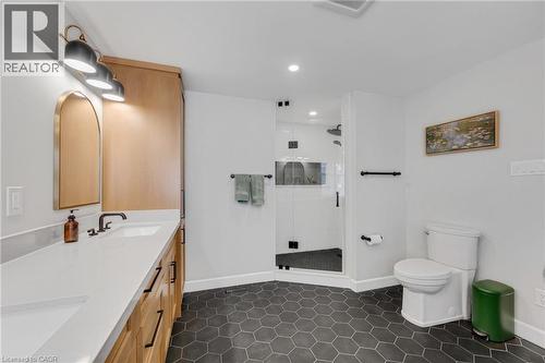 2051 Deer Run Avenue, Burlington, ON - Indoor Photo Showing Bathroom