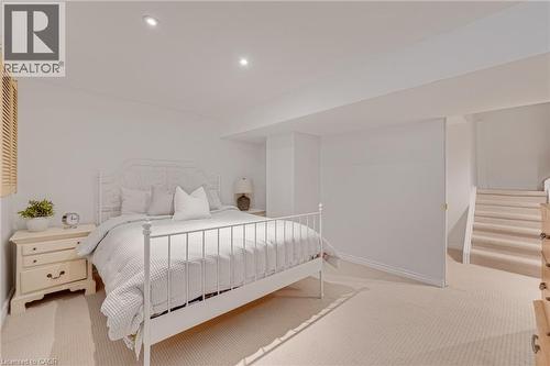 2051 Deer Run Avenue, Burlington, ON - Indoor Photo Showing Bedroom