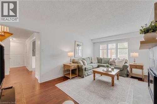 2051 Deer Run Avenue, Burlington, ON - Indoor Photo Showing Living Room