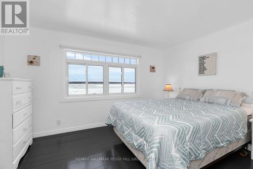 1449 Champlain Road, Tiny, ON - Indoor Photo Showing Bedroom