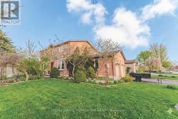 25 SIR LANCELOT COURT  Caledon, ON L7E 1N3