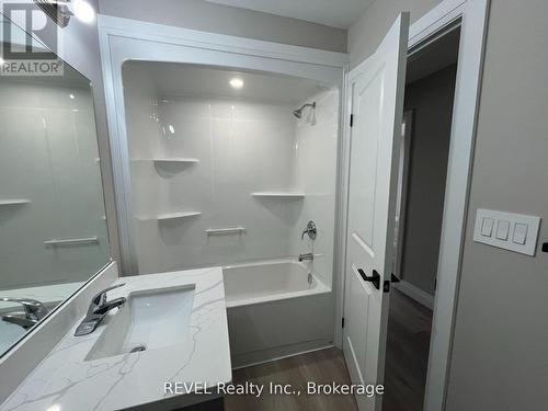 16 Keystone Trail, Welland (Lincoln/Crowland), ON - Indoor Photo Showing Bathroom