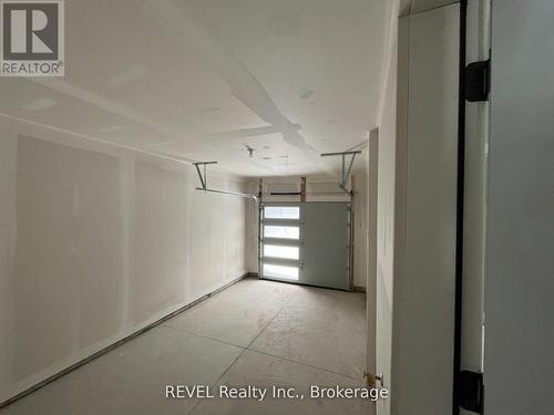 16 Keystone Trail, Welland (Lincoln/Crowland), ON - Indoor Photo Showing Garage
