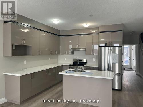 16 Keystone Trail, Welland (Lincoln/Crowland), ON - Indoor Photo Showing Kitchen With Stainless Steel Kitchen With Double Sink With Upgraded Kitchen