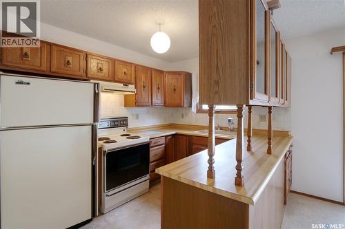 1008 Parklane Drive, Assiniboia, SK - Indoor Photo Showing Kitchen