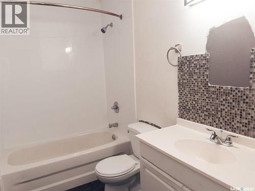 2905 Preston Avenue S, Saskatoon, SK - Indoor Photo Showing Bathroom