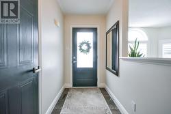 Bright foyer! - 
