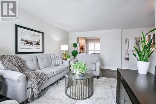 Quality flooring throughout. - 91 Benson Drive, Barrie, ON - Indoor Photo Showing Living Room