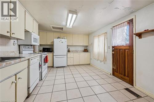 16 Rich Avenue, Cambridge, ON - Indoor Photo Showing Kitchen