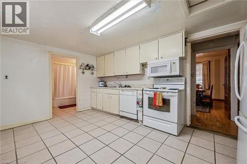 16 Rich Avenue, Cambridge, ON - Indoor Photo Showing Kitchen