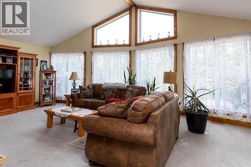 3009 Solomon Way, Terrace, BC - Indoor Photo Showing Living Room