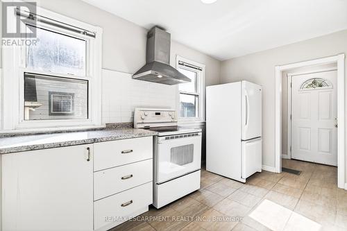 269 Queensdale Avenue E, Hamilton, ON - Indoor Photo Showing Kitchen