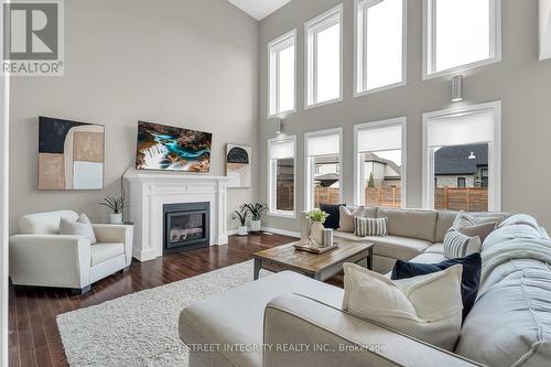 566 Bradwell Chase, London North, ON - Indoor Photo Showing Living Room With Fireplace