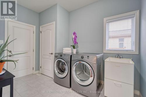 566 Bradwell Chase, London North, ON - Indoor Photo Showing Laundry Room