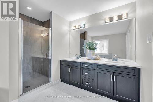 566 Bradwell Chase, London North, ON - Indoor Photo Showing Bathroom