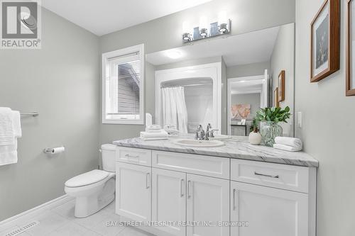 566 Bradwell Chase, London North, ON - Indoor Photo Showing Bathroom