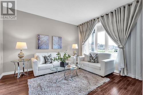 566 Bradwell Chase, London North, ON - Indoor Photo Showing Living Room