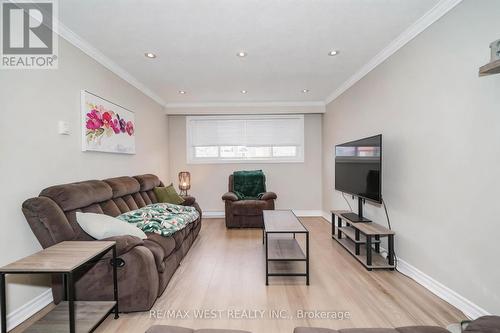 361 Dwight Avenue, Oshawa, ON - Indoor Photo Showing Living Room