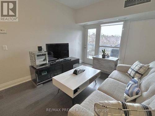 513 - 8302 Islington Avenue, Vaughan, ON - Indoor Photo Showing Living Room