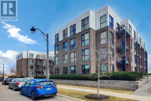 214 - 210 SABINA DRIVE  Oakville, ON L6H 0W6