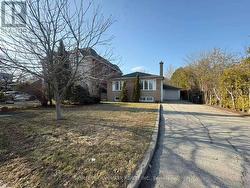 MAIN - 256 PATRICIA AVENUE Toronto, ON M2M 1J8