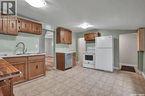 219 27Th Street W, Saskatoon, SK - Indoor Photo Showing Kitchen With Double Sink