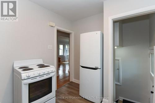 274 Queen Mary Street, Ottawa, ON - Indoor Photo Showing Kitchen
