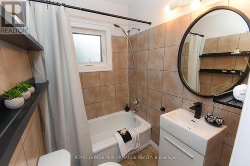 274 Queen Mary Street, Ottawa, ON - Indoor Photo Showing Bathroom