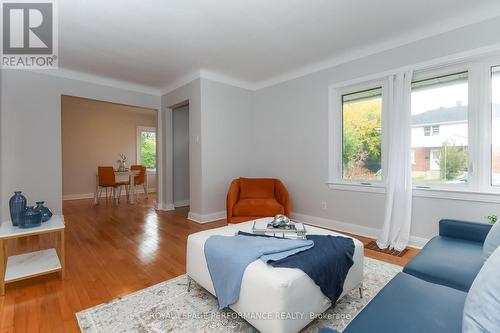 274 Queen Mary Street, Ottawa, ON - Indoor Photo Showing Bedroom
