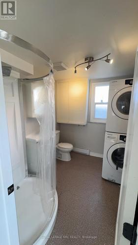 10 Thorold Road, Welland (N. Welland), ON - Indoor Photo Showing Laundry Room