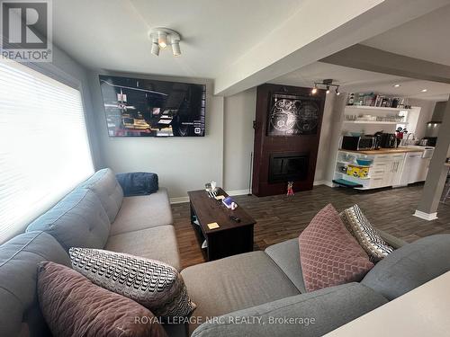 10 Thorold Road, Welland (N. Welland), ON - Indoor Photo Showing Living Room