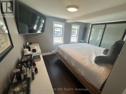 10 Thorold Road, Welland (N. Welland), ON - Indoor Photo Showing Bedroom