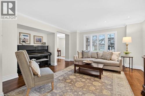 2153 Paisley Avenue, Burlington, ON - Indoor Photo Showing Living Room