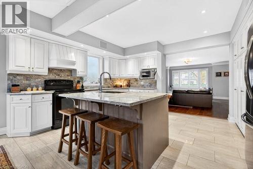 2153 Paisley Avenue, Burlington, ON - Indoor Photo Showing Kitchen With Upgraded Kitchen